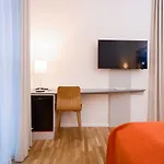 מלון Pingvinhotellet Unn 3*