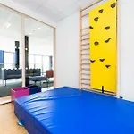 Pingvinhotellet Unn מלון 3*