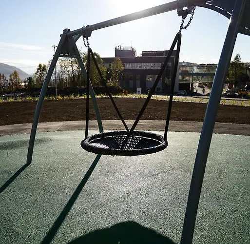 Pingvinhotellet Unn מלון