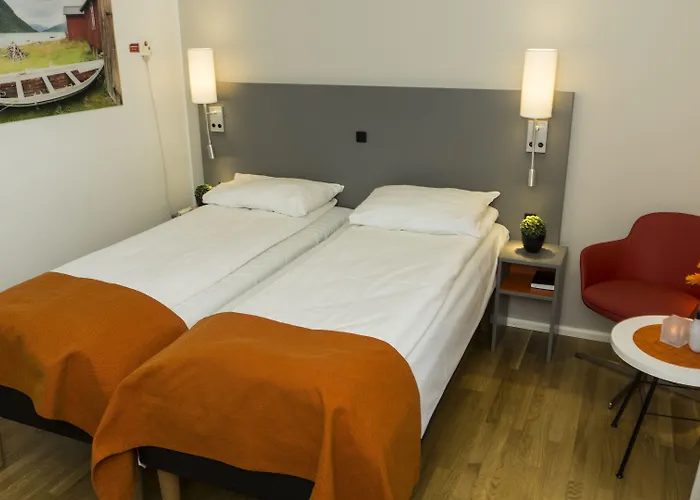 Pingvinhotellet Unn מלון 3*