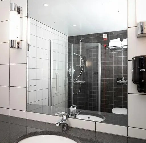 מלון Pingvinhotellet Unn 3*