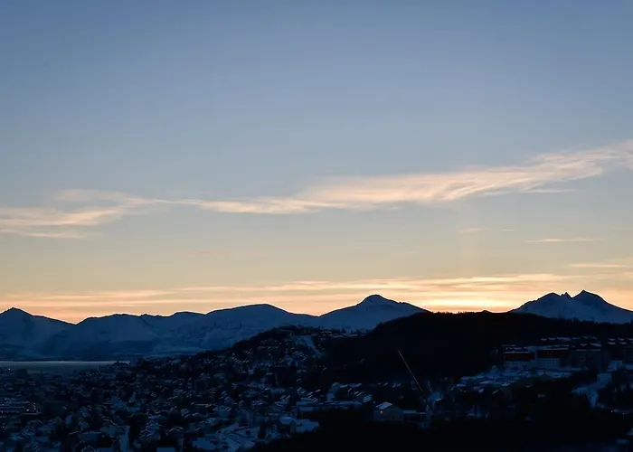 Pingvinhotellet Unn מלון טרומסה